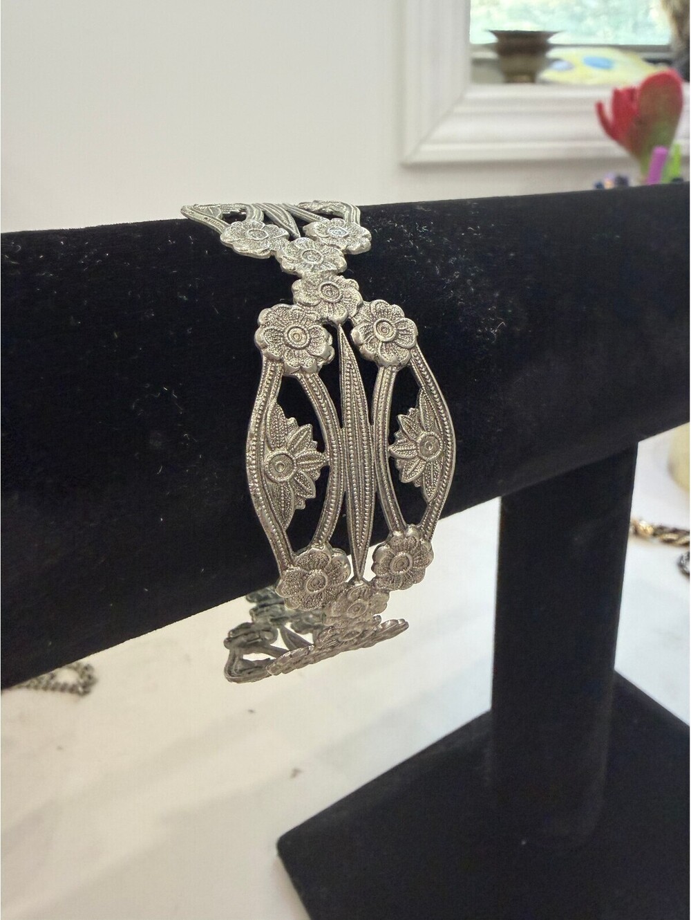 Vintage Floral Pattern Silver Tone Openwork Cuff Bracelet 8.5"